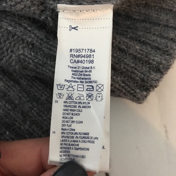 FOREVER 21 Women’s Sweater SMALL - Picture 6 of 6